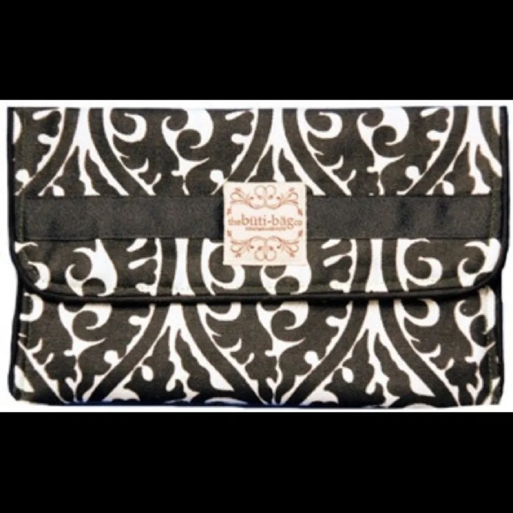Buti-bag wipes case